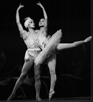 Rudolf Nureyev and Margot Fonteyn-Fair use, https://en.wikipedia.org/w/index.php?curid=8246153